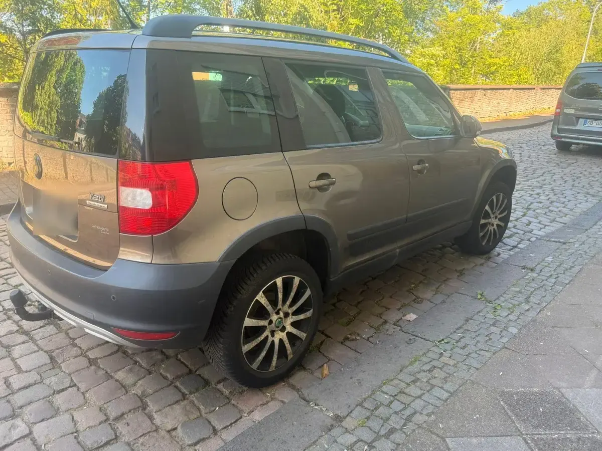 Gebraucht Skoda Yeti 105 PS (77 kW) 2012 Grau SUV