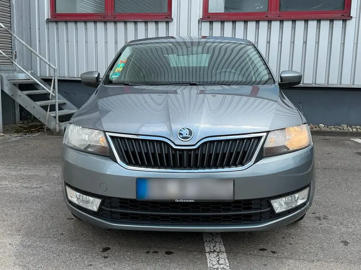 Gebraucht Skoda Rapid 105 PS (77 kW) 2013 Grau Kleinwagen