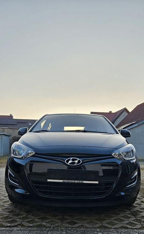 Gebraucht Hyundai i20 86 PS (63 kW) 2014 Schwarz Kleinwagen