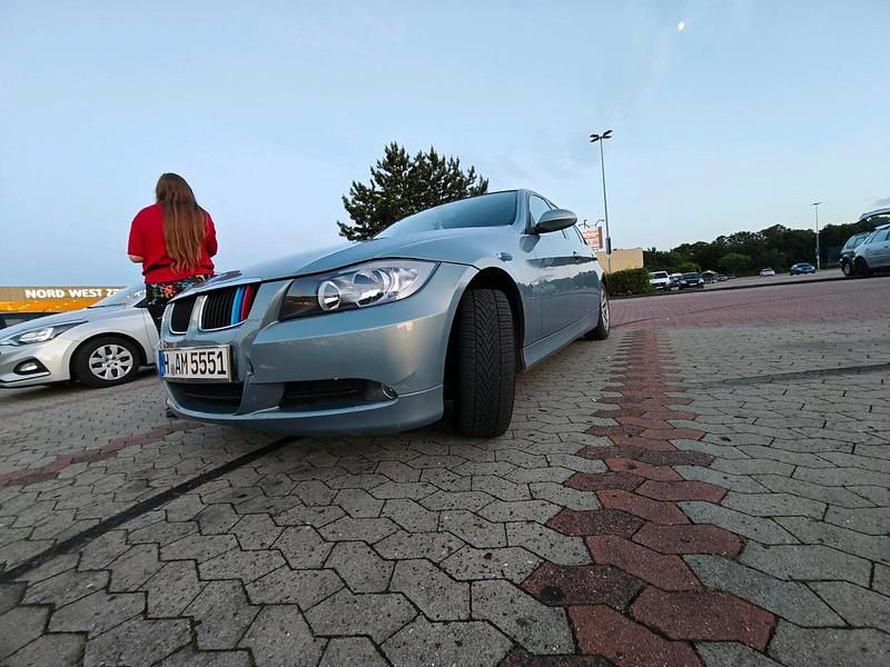 Grau Gebraucht 2006 BMW 320 Limousine | 2.199 € (Superpreis) - Bild 1/4