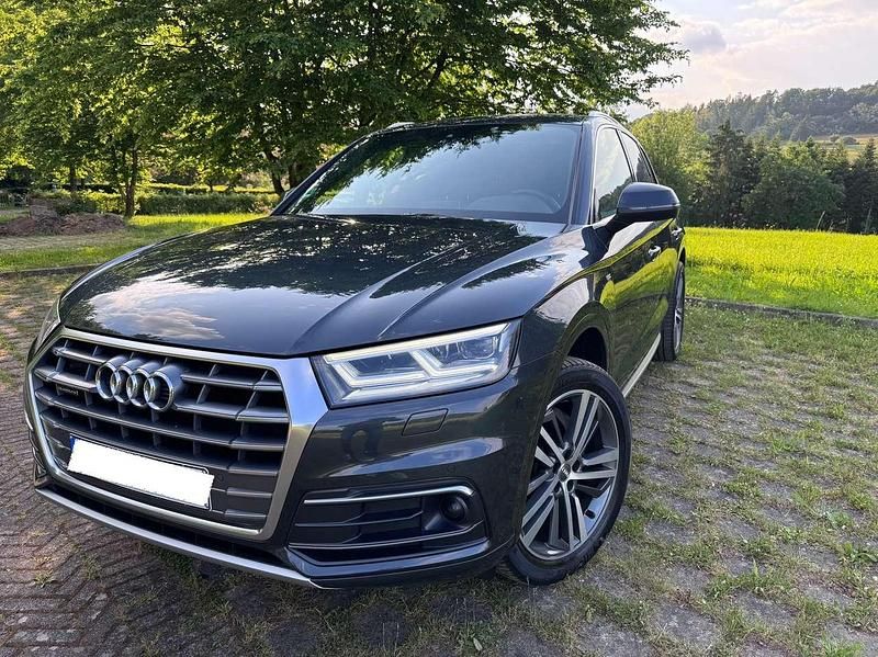 Grau Gebraucht 2018 Audi Q5 Ambiente SUV | 34.000 € (Etwas zu teuer) - Bild 1/4