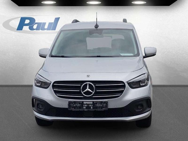 Gebraucht Mercedes T180 Style 131 PS (96 kW) 2024 Silber helvinsilber metallic Van / Kleinbus
