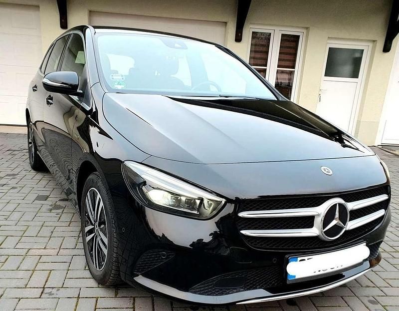 Schwarz Gebraucht 2021 Mercedes B250e Van / Kleinbus | 25.500 € (Guter Preis) - Bild 1/4