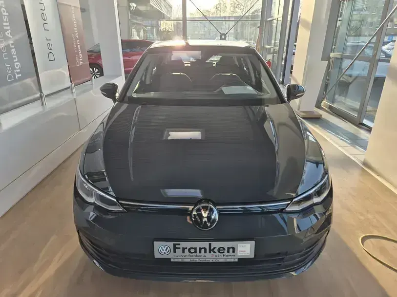 Second-hand VW Golf VIII Life 116 CP (85 kW) 2023 Gri Berlinǎ