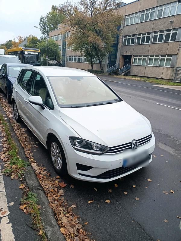 Weiß Gebraucht 2018 VW Golf Sportsvan Van / Kleinbus | 11.700 € (Fairer Preis) - Bild 1/4