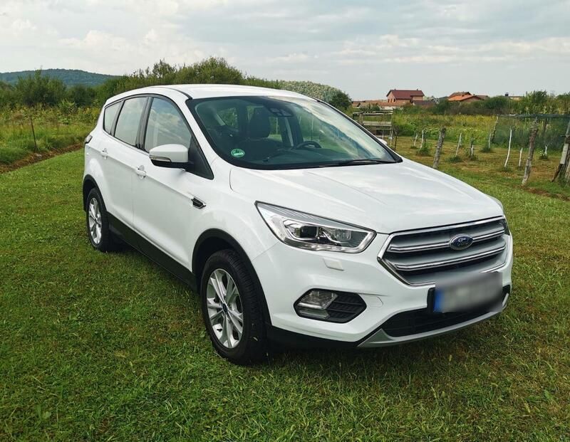 Weiß Gebraucht 2018 Ford Kuga Titanium SUV | 12.250 € - Bild 1/4