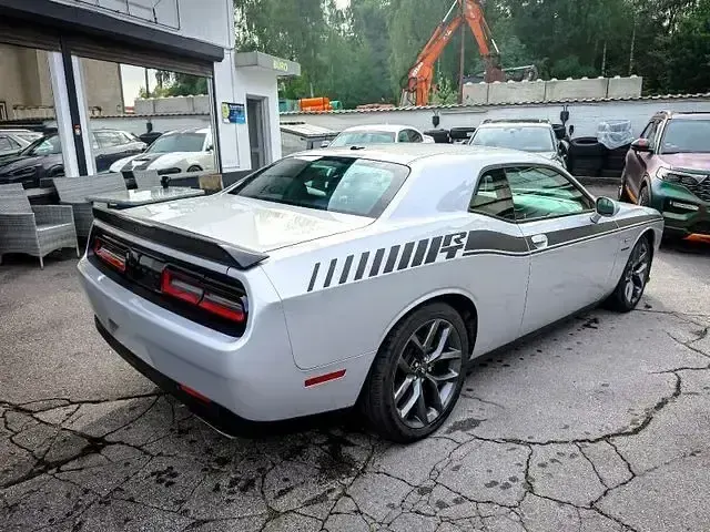 Używany Dodge Challenger 377 KM (277 kW) 2021 Srebrny Coupe