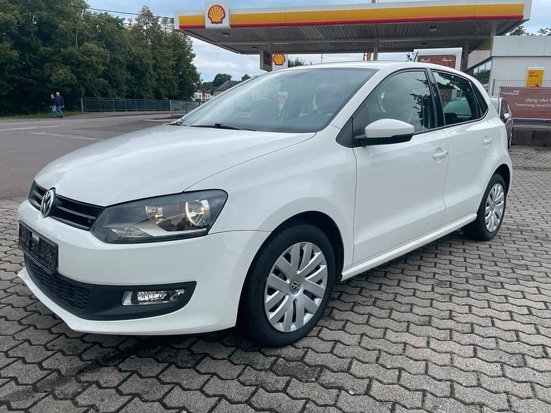 Weiß Gebraucht 2013 VW Polo Comfortline Kleinwagen | 6.999 € (Etwas zu teuer) - Bild 1/4