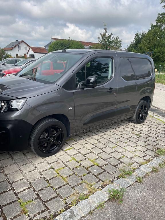 Grau Gebraucht 2021 Peugeot Partner S Van / Kleinbus | 15.000 € (Guter Preis) - Bild 1/4