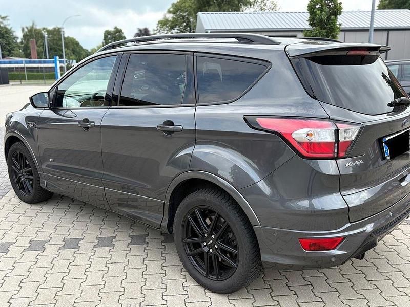 Gebraucht Ford Kuga ST-Line 175 PS (128 kW) 2018 Grau SUV