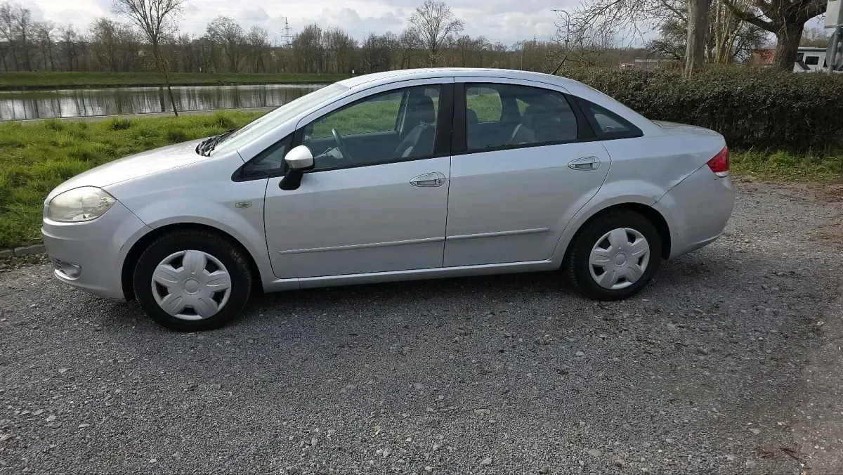 Gebraucht Fiat Linea 77 PS (56 kW) 2008 Silber Limousine