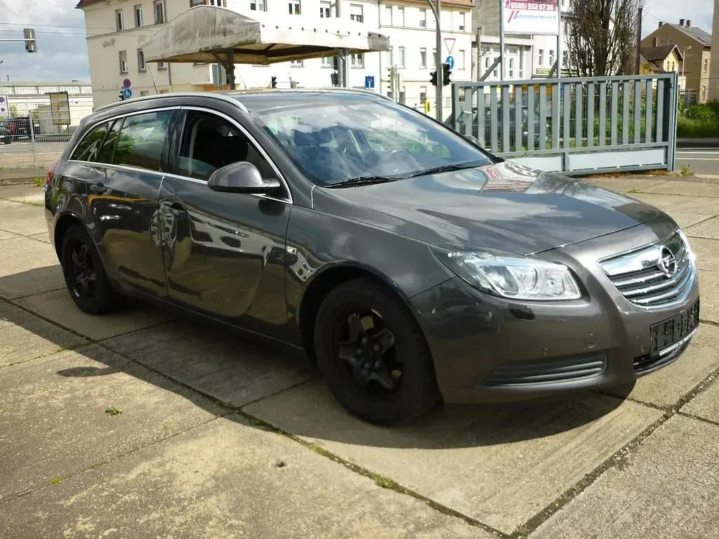Gebraucht Opel Insignia Edition 160 PS (117 kW) 2009 Grau Kombi