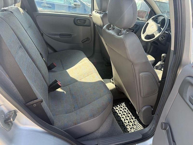 Gebraucht Opel Corsa Comfort 58 PS (42 kW) 2001 Silber Limousine