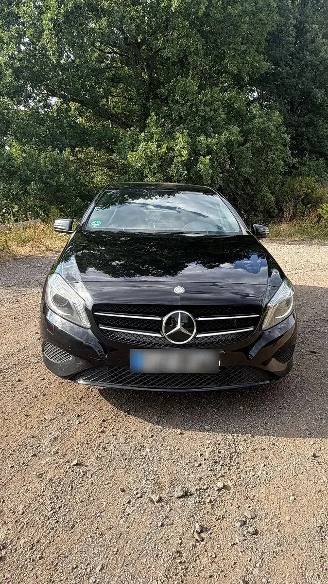 Gebraucht Mercedes A180 122 PS (89 kW) 2014 Schwarz Kleinwagen