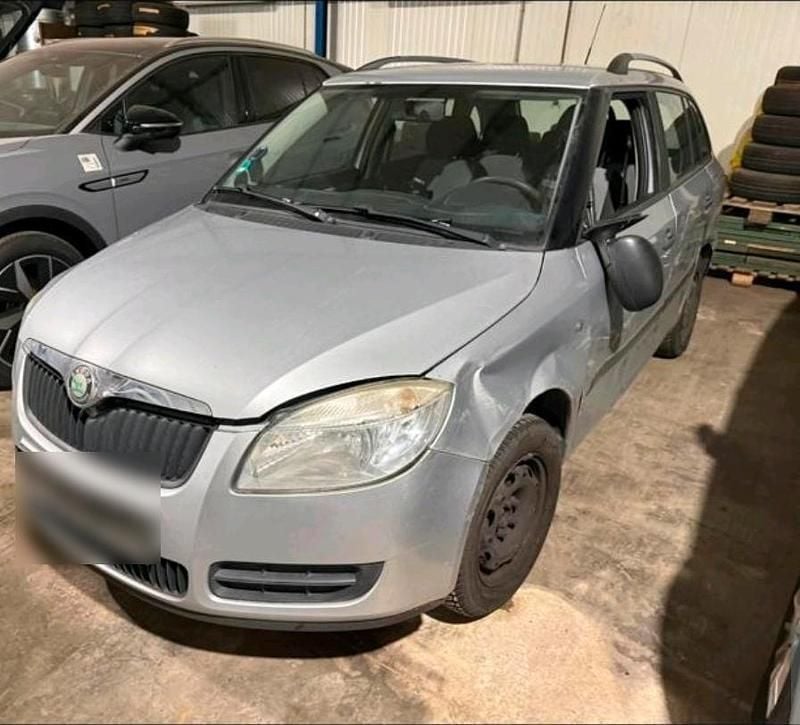 Gebraucht Skoda Fabia 69 PS (50 kW) 2010 Silber Kleinwagen