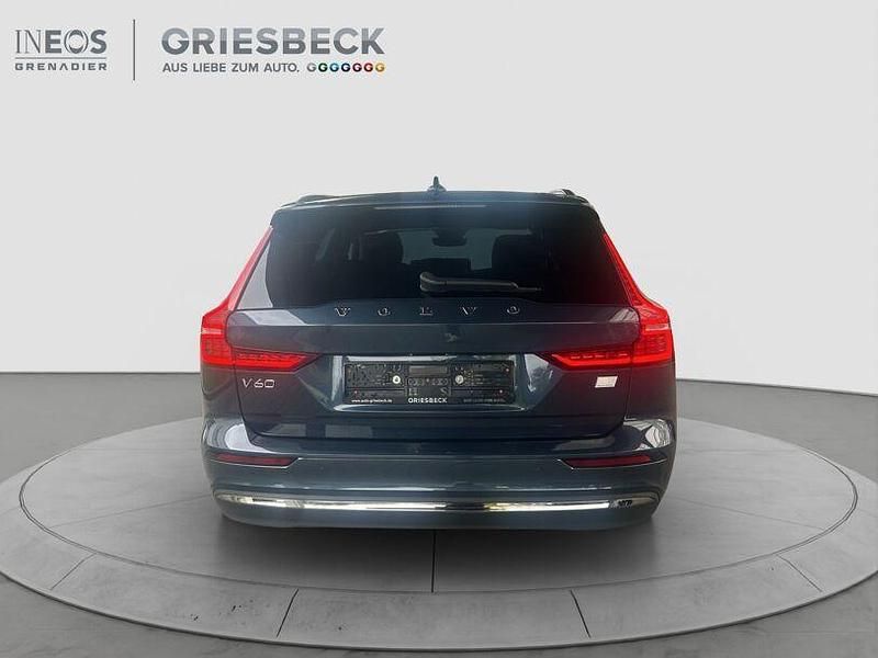 Gebraucht Volvo V60 Plus 455 PS (334 kW) 2022 Denim blue / metallic Kombi