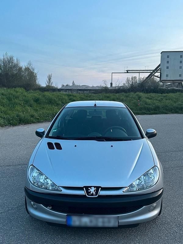 Gebraucht Peugeot 206 75 PS (55 kW) 2005 Silber Kleinwagen