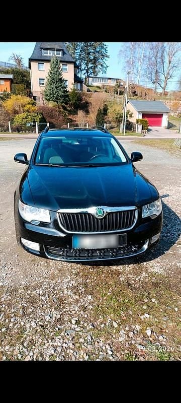 Gebraucht Skoda Superb 140 PS (102 kW) 2013 Schwarz Kombi