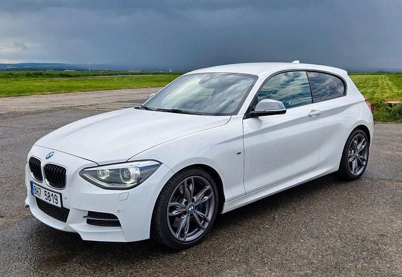 Weiß Gebraucht 2014 BMW M135 Performance Kleinwagen | 19.700 € (Fairer Preis) - Bild 1/4