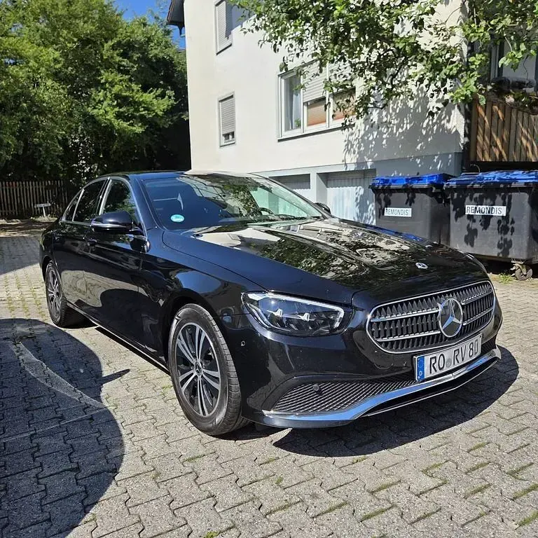 Gebraucht Mercedes E220 Avantgarde 200 PS (147 kW) 2023 Schwarz Limousine