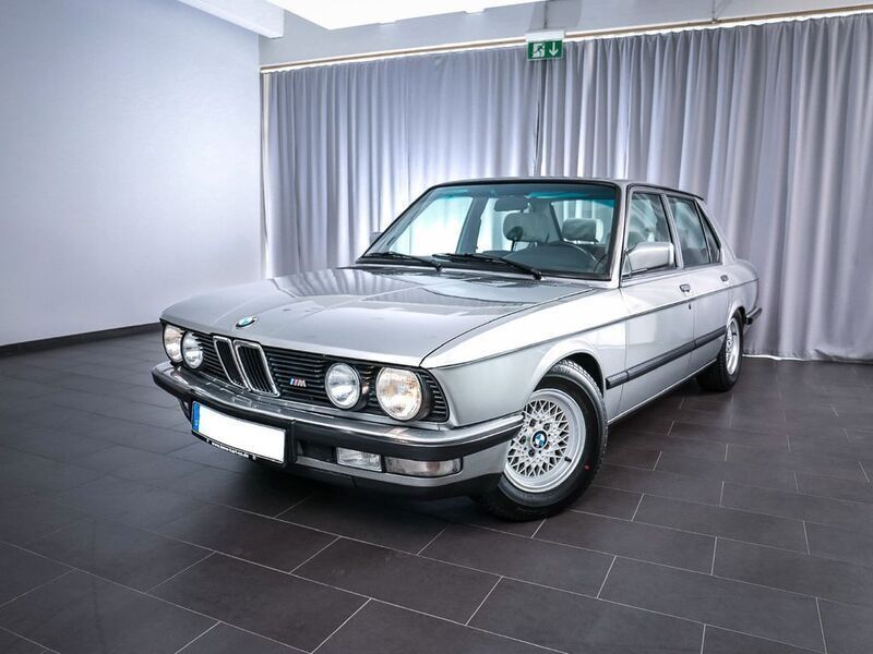 Grau Gebraucht 1987 BMW 525 Shadowline Limousine | 16.999 € - Bild 1/4