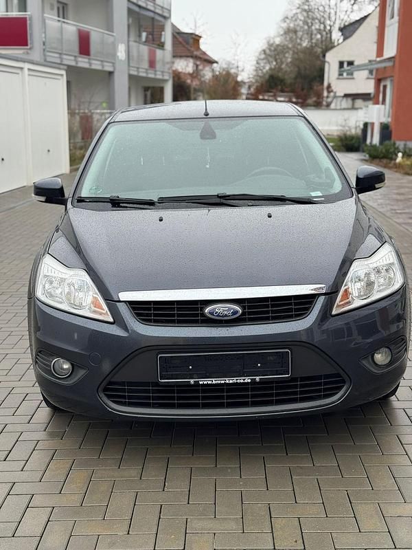 Gebraucht Ford Focus 101 PS (74 kW) 2010 Grau Limousine