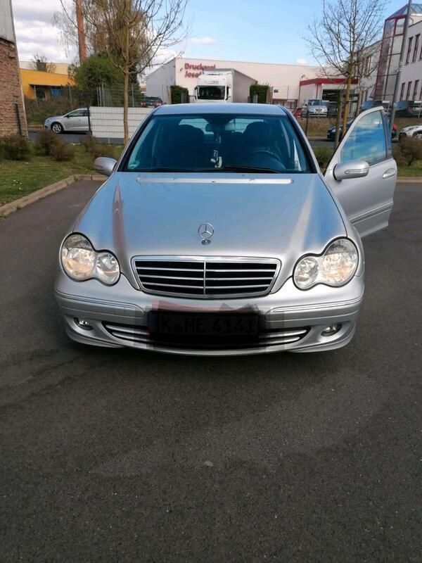 Silber Gebraucht 2005 Mercedes C200 Limousine | 4.699 € (Etwas zu teuer) - Bild 1/4