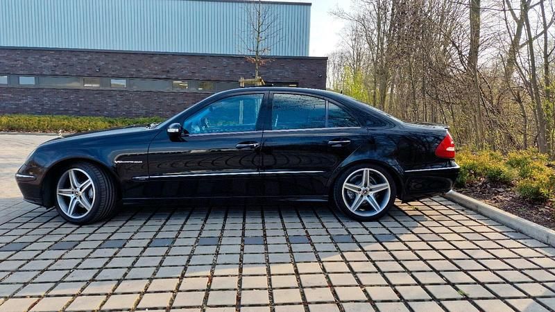 Gebraucht Mercedes E500 AMG 306 PS (225 kW) 2005 Schwarz Limousine