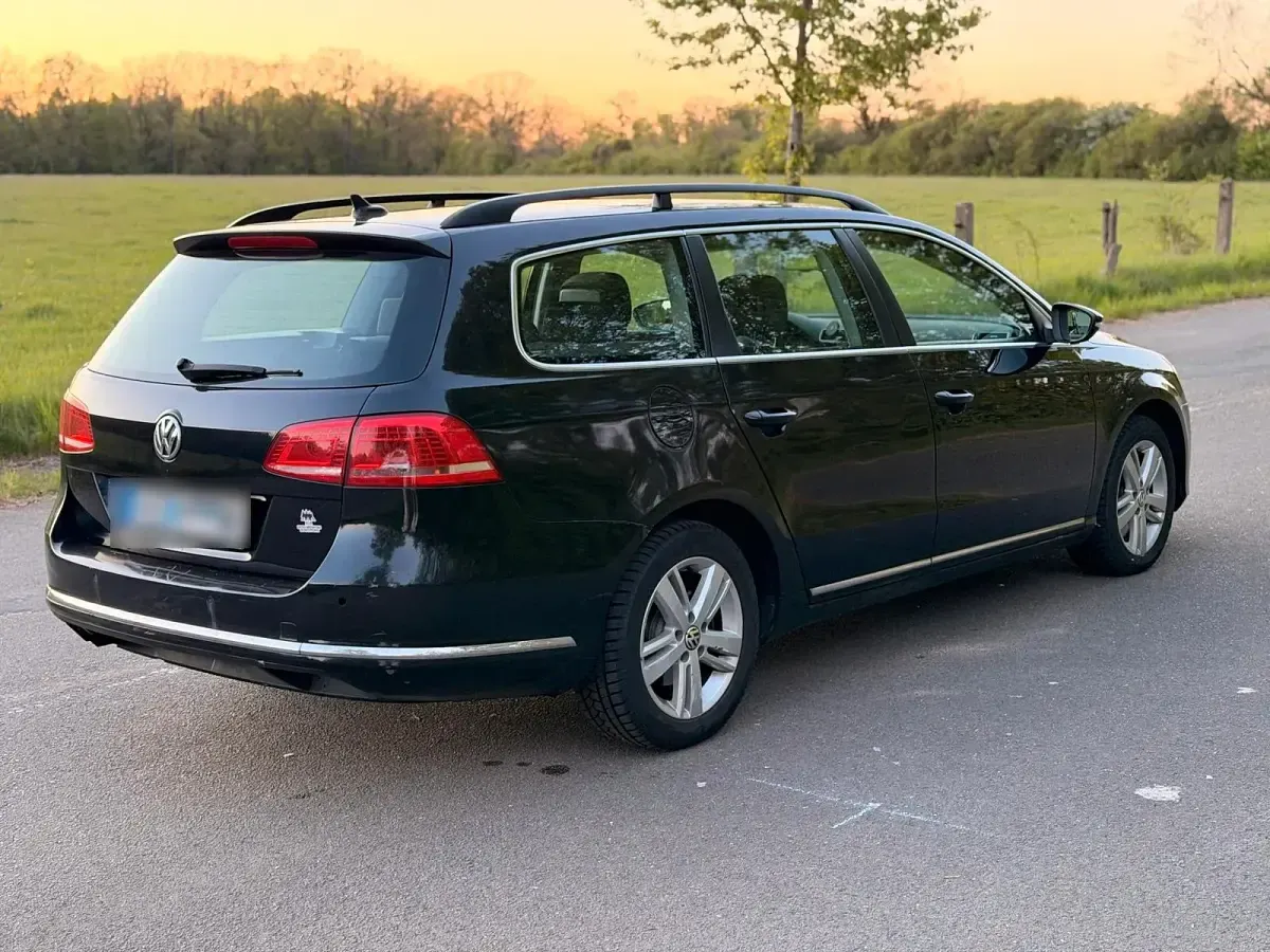 Gebraucht VW Passat Highline 140 PS (102 kW) 2012 Schwarz Kombi