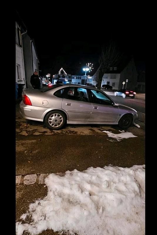 Silber Gebraucht 1999 Opel Vectra Limousine | 800 € (Superpreis) - Bild 1/4