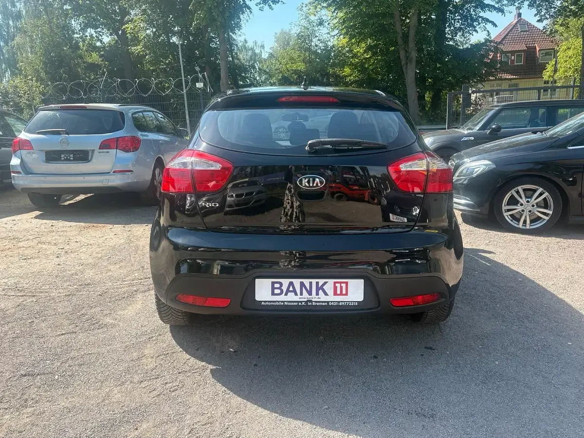 Gebraucht Kia Rio 109 PS (80 kW) 2013 Schwarz Limousine