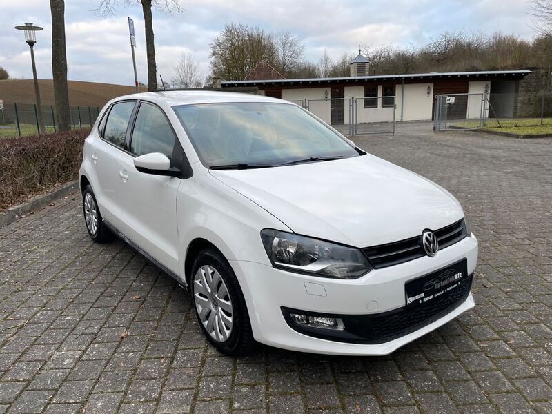 Weiß Gebraucht 2010 VW Polo Comfortline Limousine | 3.799 € (Fairer Preis) - Bild 1/4