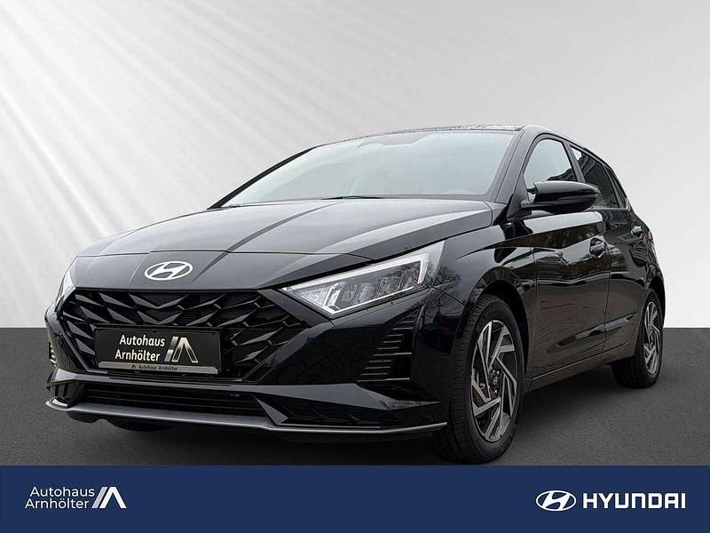 Schwarz Neu 2025 Hyundai i20 Trend Limousine | 23.880 € (Etwas zu teuer) - Bild 1/4