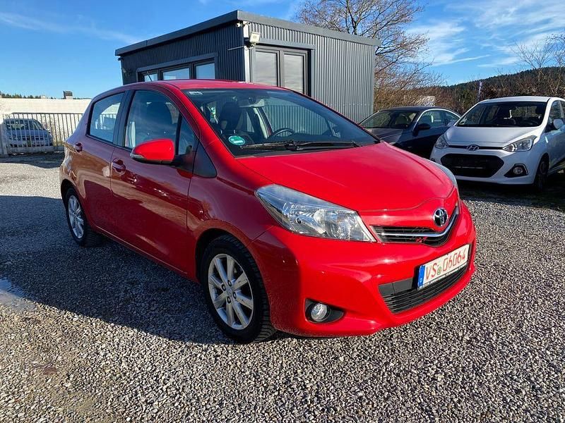 Rot Gebraucht 2013 Toyota Yaris Life Limousine | 5.190 € (Fairer Preis) - Bild 1/4