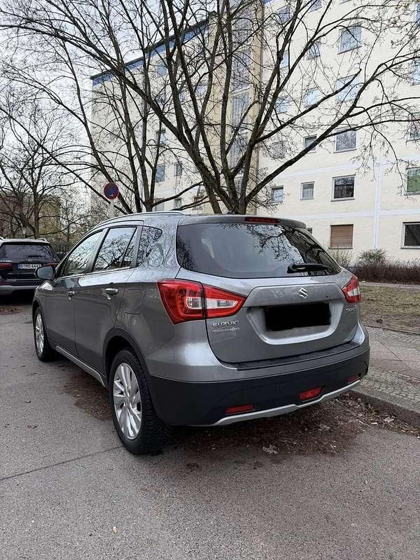 Usado Suzuki SX4 Comfort 140 HP (102 kW) 2017 Cinzento Sedan