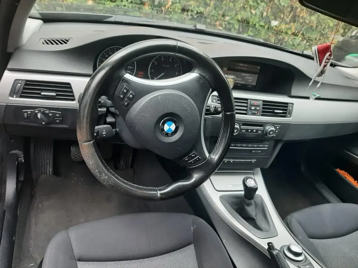 Gebraucht BMW 320 150 PS (110 kW) 2007 Schwarz Kombi