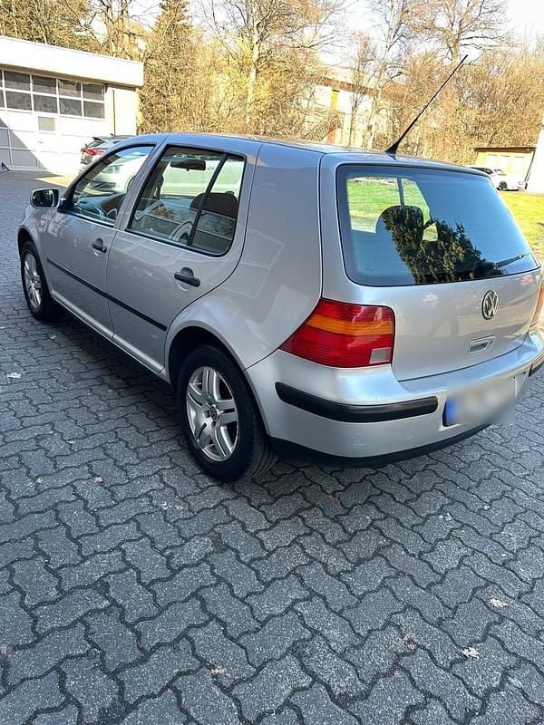 Gebraucht VW Golf IV 104 PS (76 kW) 2002 Silber Kleinwagen