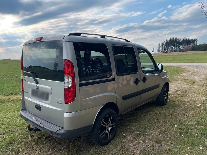 Gebraucht Fiat Doblò 84 PS (61 kW) 2006 Silber Van / Kleinbus
