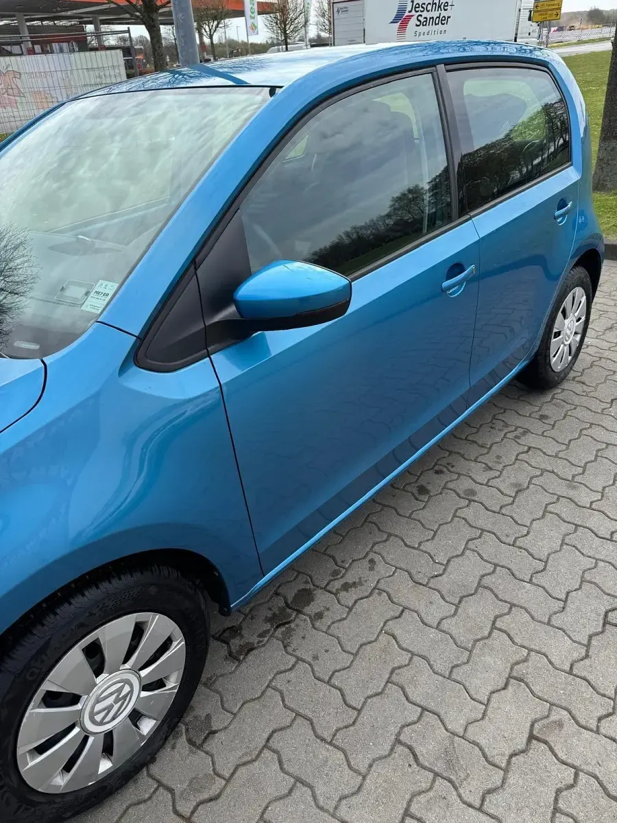 Second-hand VW up! 60 CP (44 kW) 2018 Albastru Hatchback