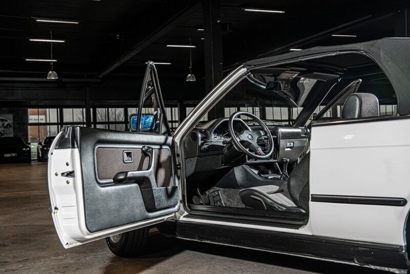 Gebraucht BMW 325 Cabriolet Sport Line 170 PS (125 kW) 1987 Weiß Cabrio