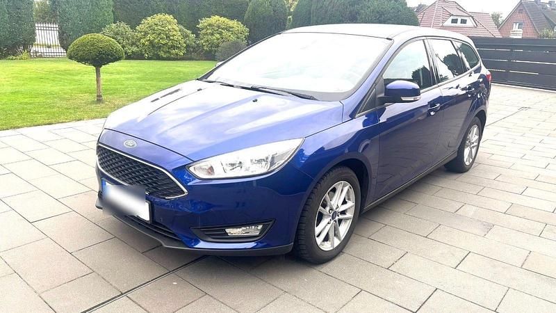 Blau Gebraucht 2018 Ford Focus Titanium Kombi | 6.555 € (Superpreis) - Bild 1/4