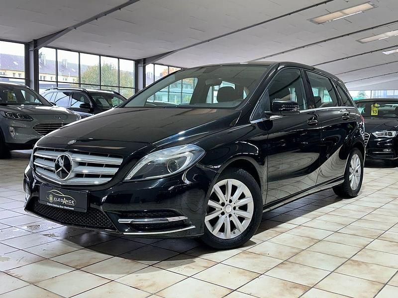 Schwarz Gebraucht 2014 Mercedes B200 Van / Kleinbus | 13.490 € (Fairer Preis) - Bild 1/4