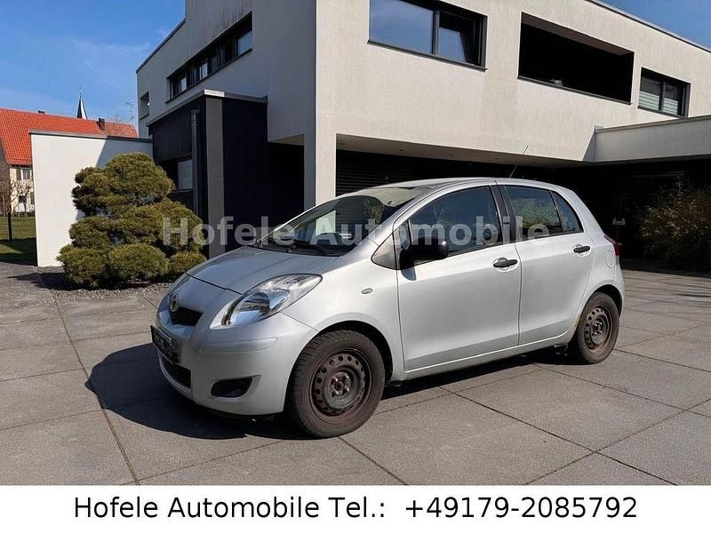 Gebraucht Toyota Yaris Cool 101 PS (74 kW) 2009 Silber Kleinwagen