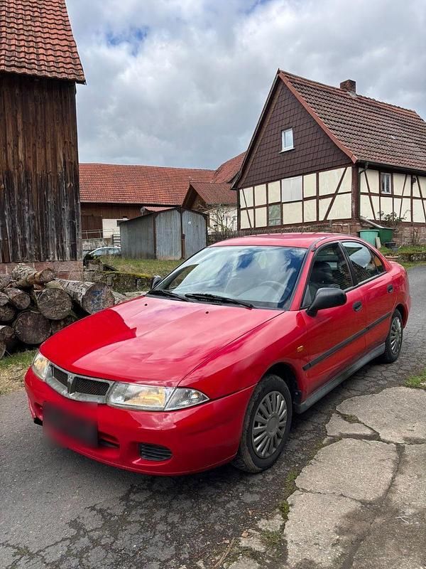 Gebraucht Mitsubishi Carisma 90 PS (66 kW) 1997 Rot Limousine
