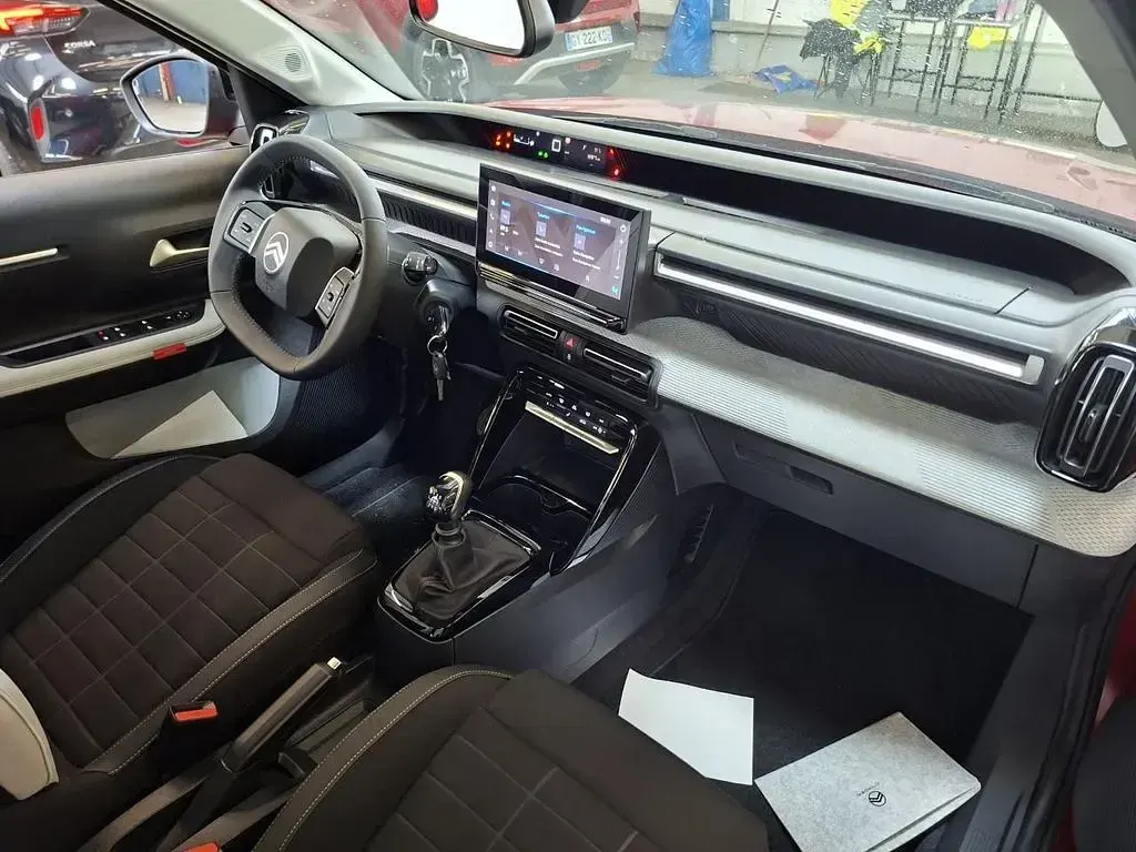 Używany Citroën C3 Start 101 KM (74 kW) 2024 Czerwony Sedan/Limuzyna