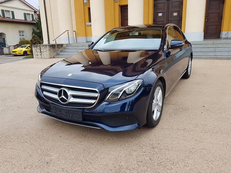 Gebraucht Mercedes E220 Avantgarde 194 PS (142 kW) 2017 Blau Limousine