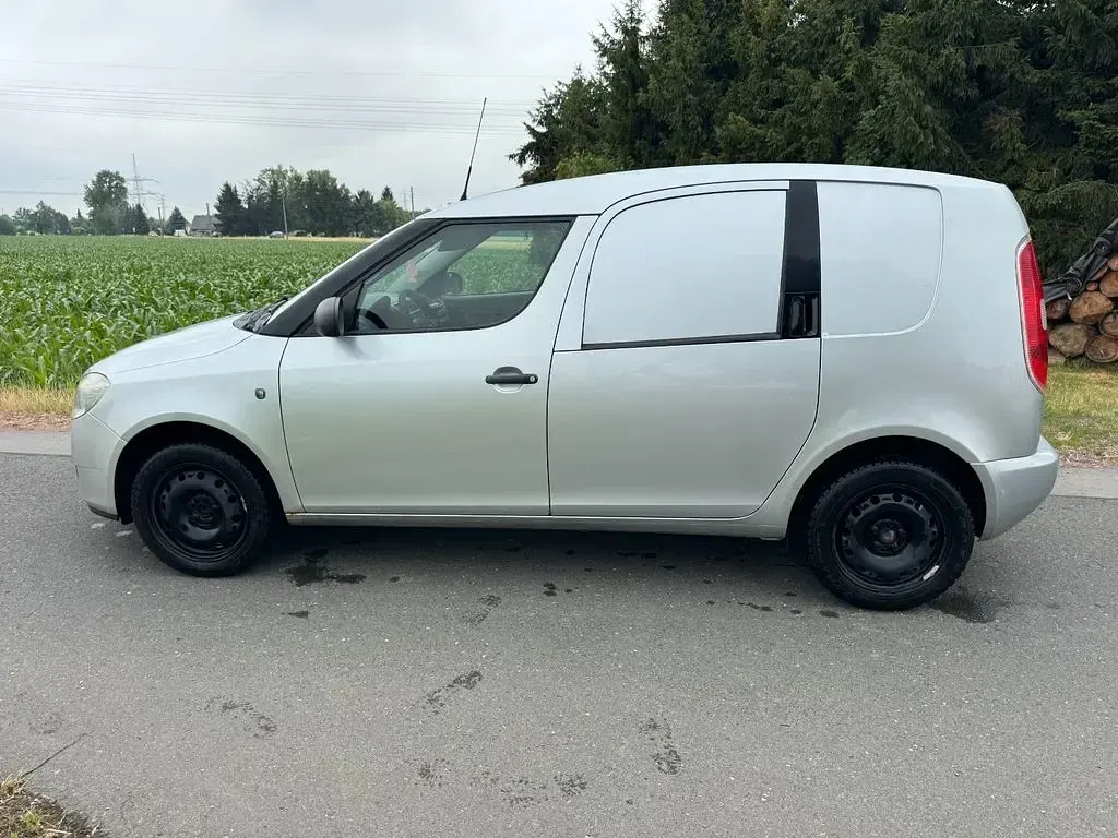 Gebraucht Skoda Roomster 69 PS (50 kW) 2010 Silber Van / Kleinbus