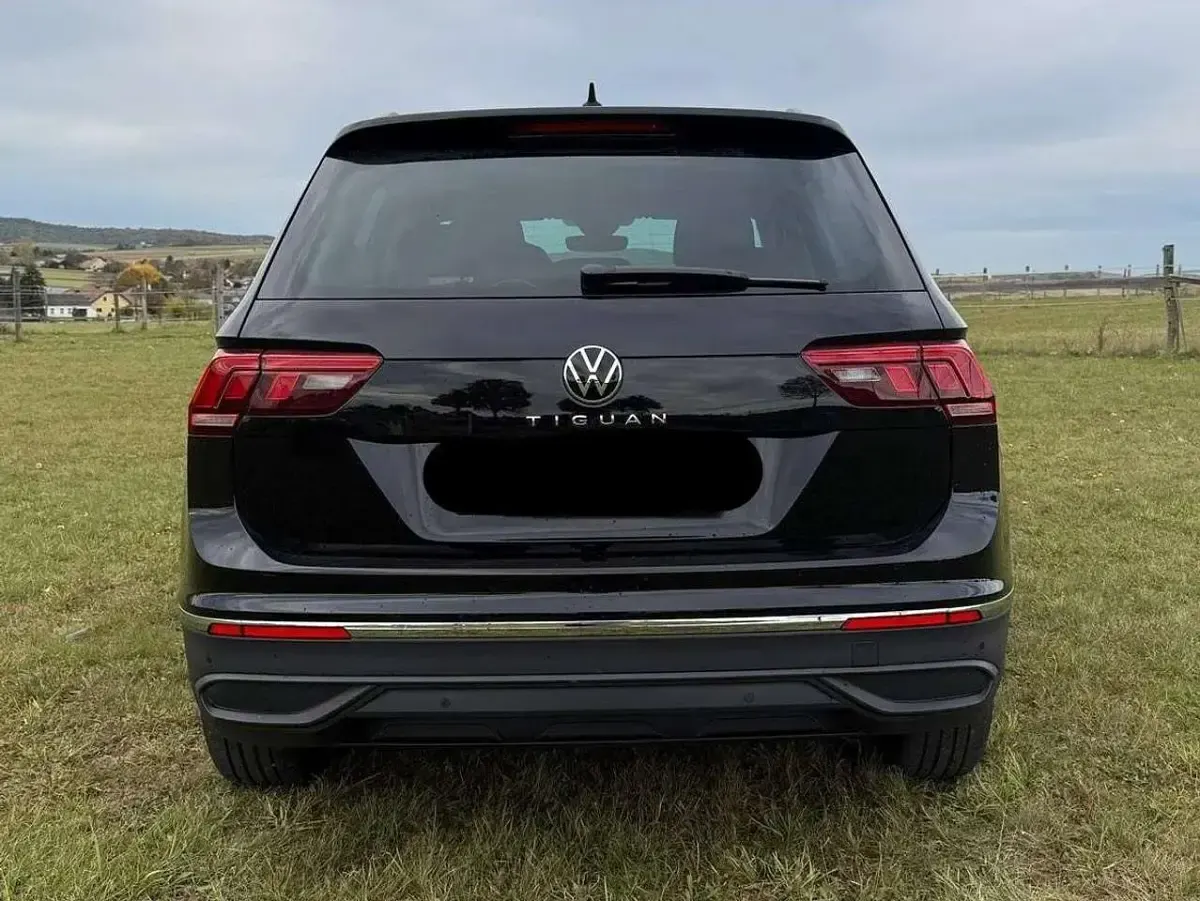 Second-hand VW Tiguan Life 150 CP (110 kW) 2022 Negru SUV