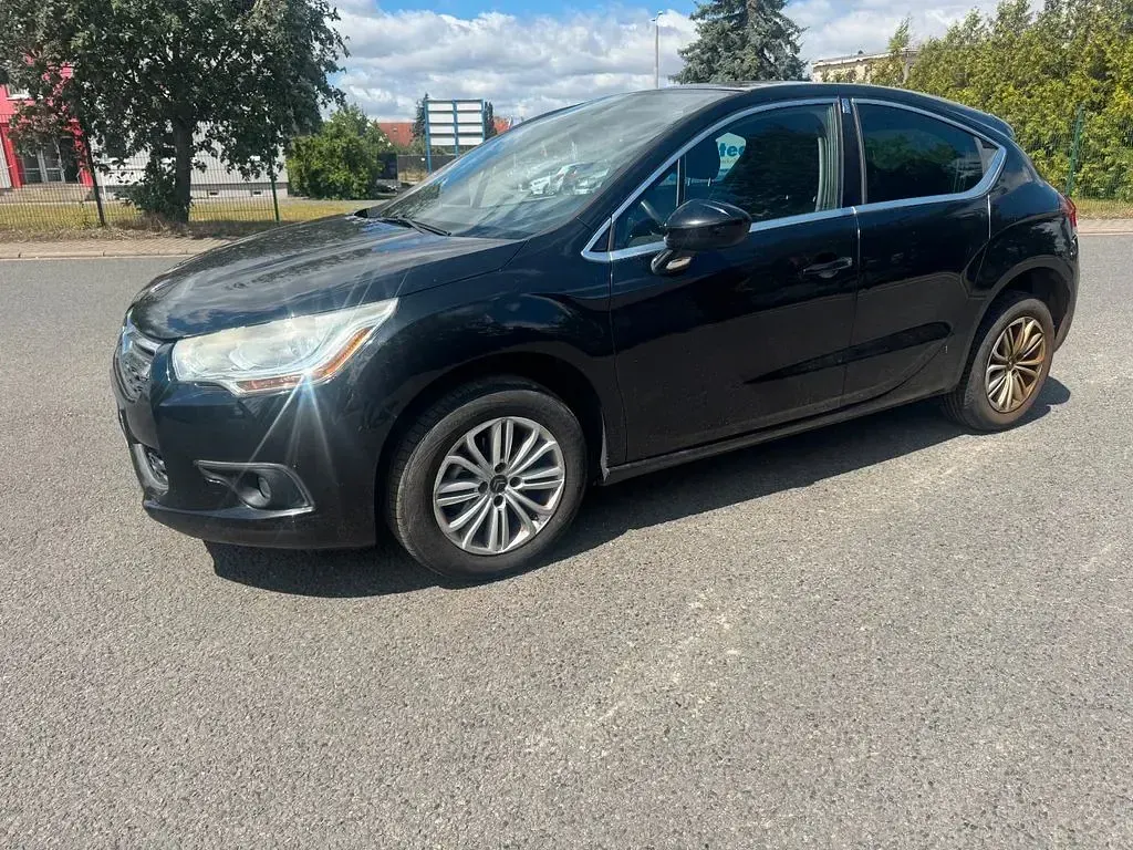 Gebraucht Citroën DS4 Chic 111 PS (81 kW) 2011 Schwarz Kleinwagen