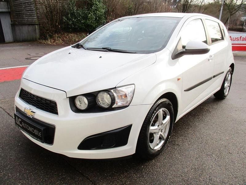 Weiß Gebraucht 2012 Chevrolet Aveo LT Kleinwagen | 4.500 € (Fairer Preis) - Bild 1/4